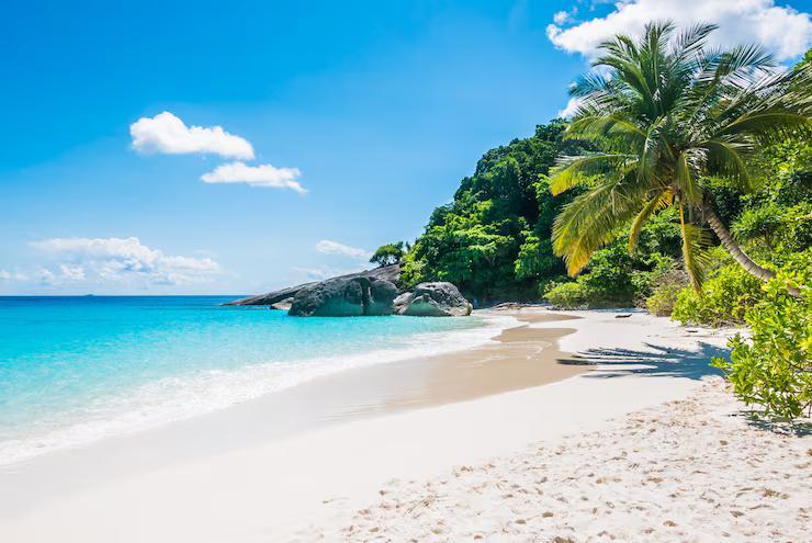 Pantai-pantai dengan Pemandangan Terbaik di Banten