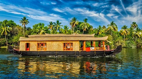 Exploring the Magic of Alleppey Houseboats: A Must-Experience in Kerala Tourism