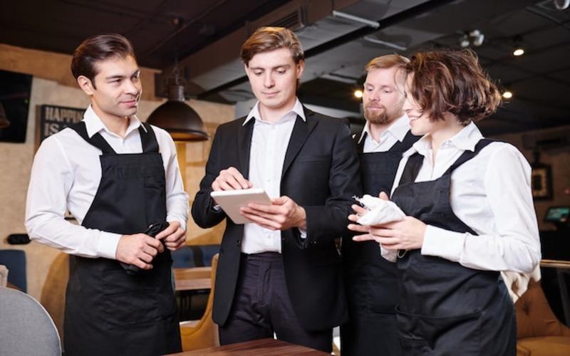 Tips for Selecting the Ideal Uniform for a Restaurant Interview