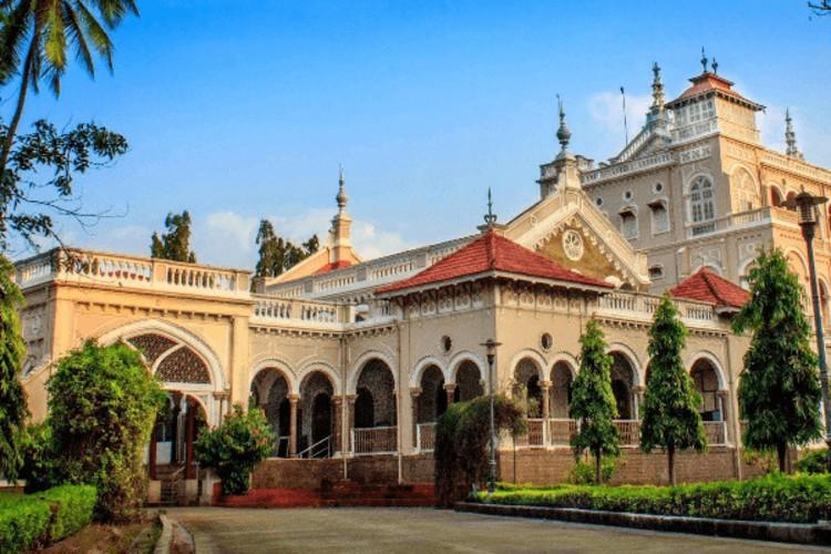 Kolhapur to Pune Cab