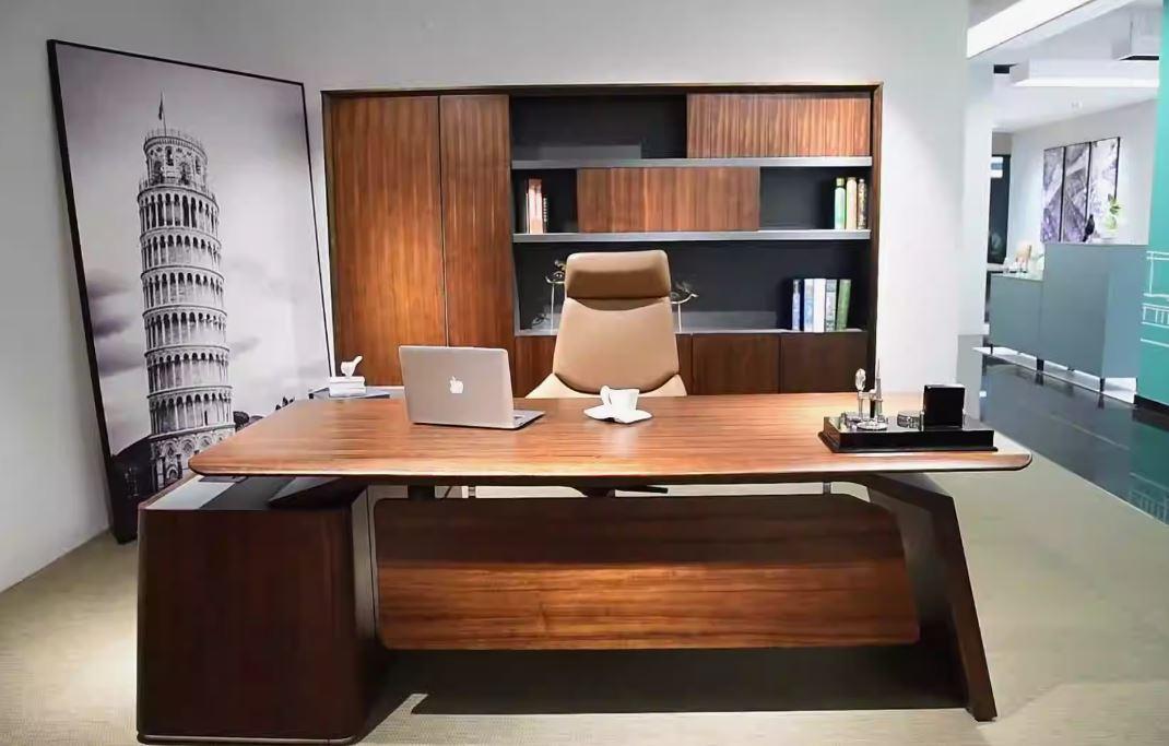Choosing the Right Office Table: Comfort Meets Functionality