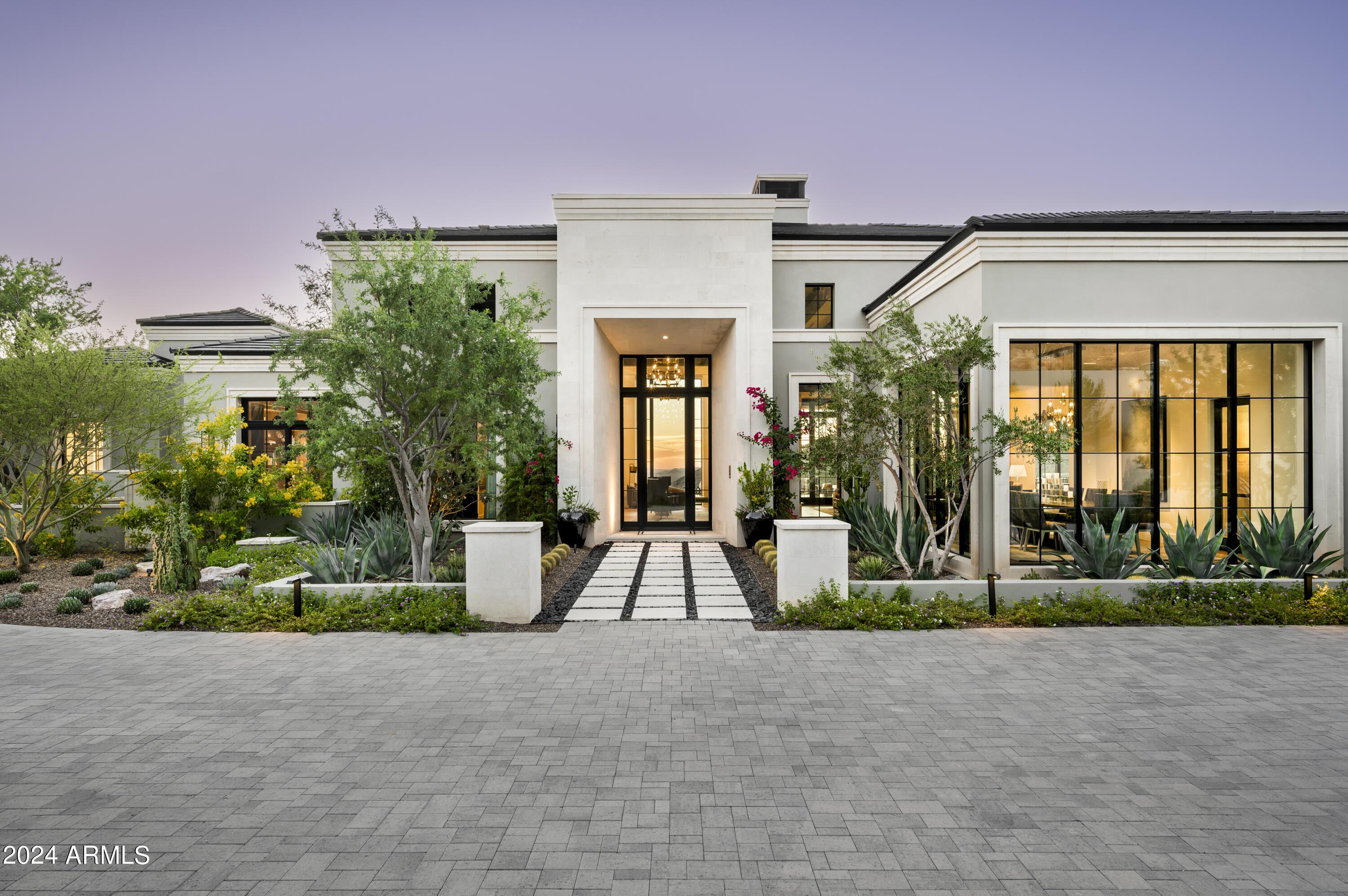 Discover the Pinnacle of Elegance with a Luxury Real Estate Agent in Phoenix