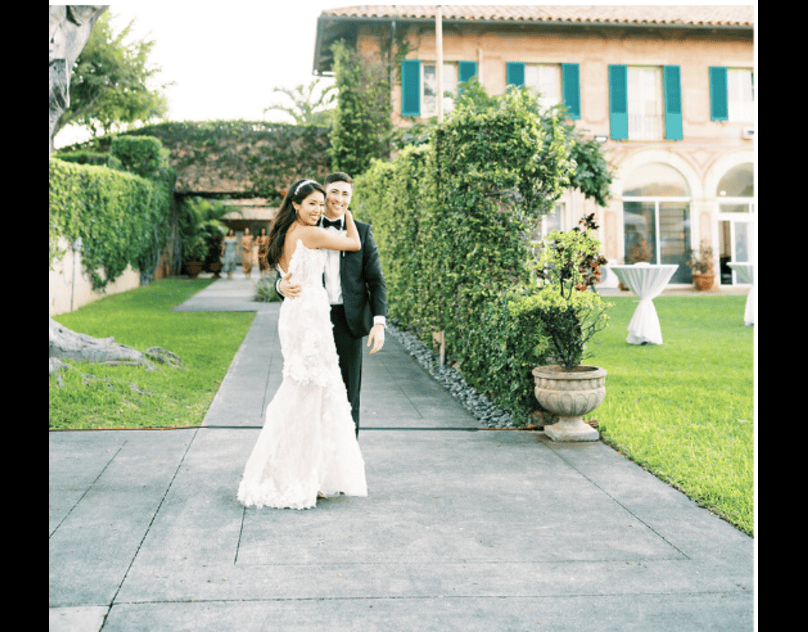 How can I promote Oahu portrait sessions, highlighting timeless beauty?