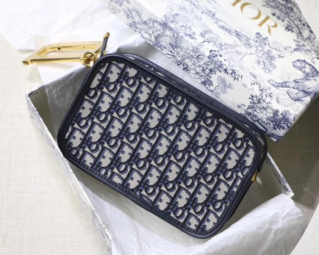 though an ever growing AAA Dior Bags interest in 90s styles