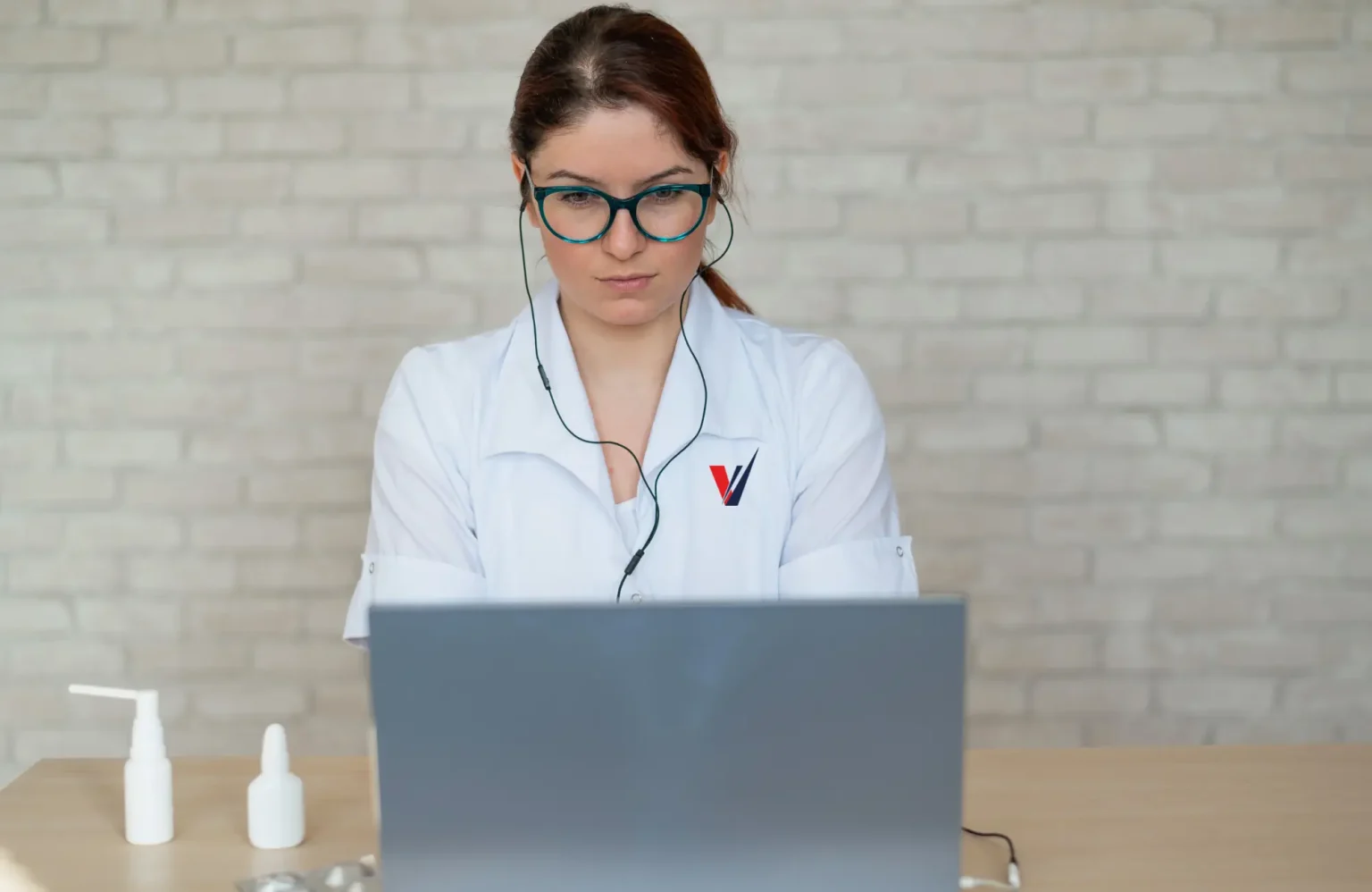  How Medical Virtual Assistants Enhance Healthcare with HIPAA-Compliant Support