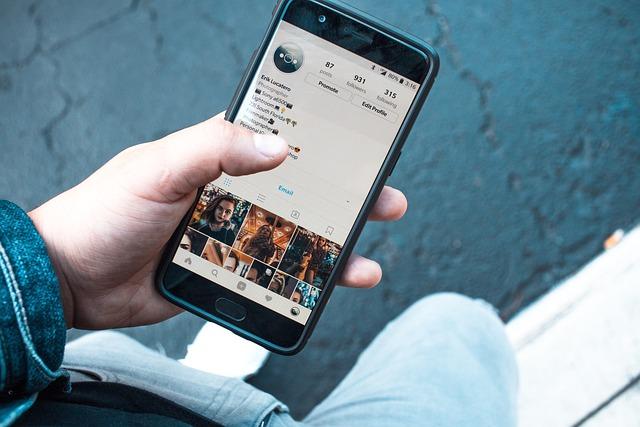 200+ Cool Instagram Comments for Boys’ Pictures in English (2025 Edition)