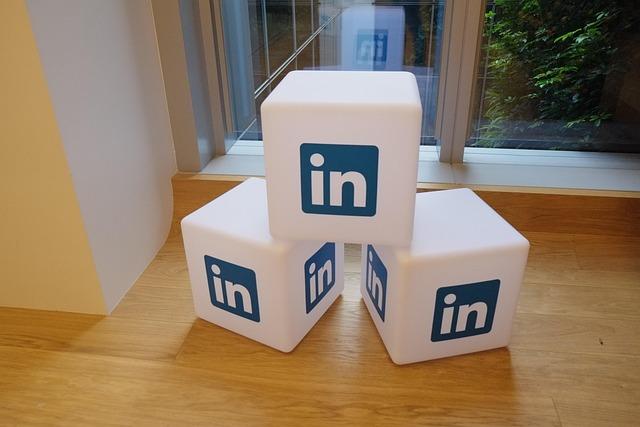 How to Update Your LinkedIn Profile with a Promotion – Easy Step-by-Step Guide
