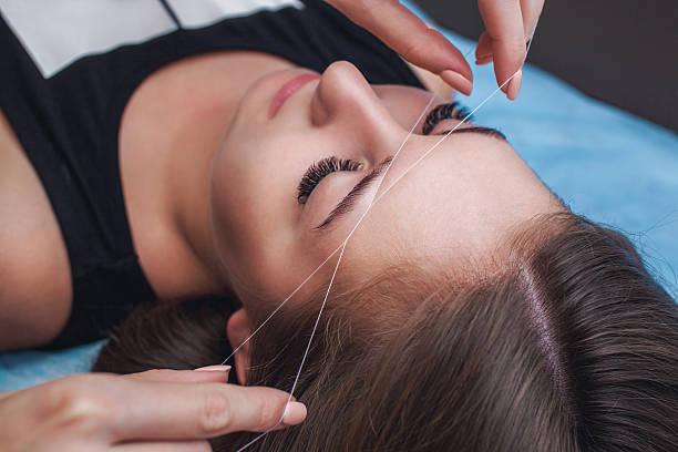 How Eyebrow Threading Specialists Save Overplucked Eyebrows?